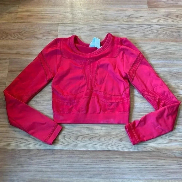 NWT Fabletics Top - Picture 1 of 4